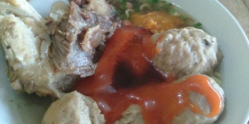 Siponyo: Bakso & Mie Ayam yang Menghangatkan Jiwa di Adipala